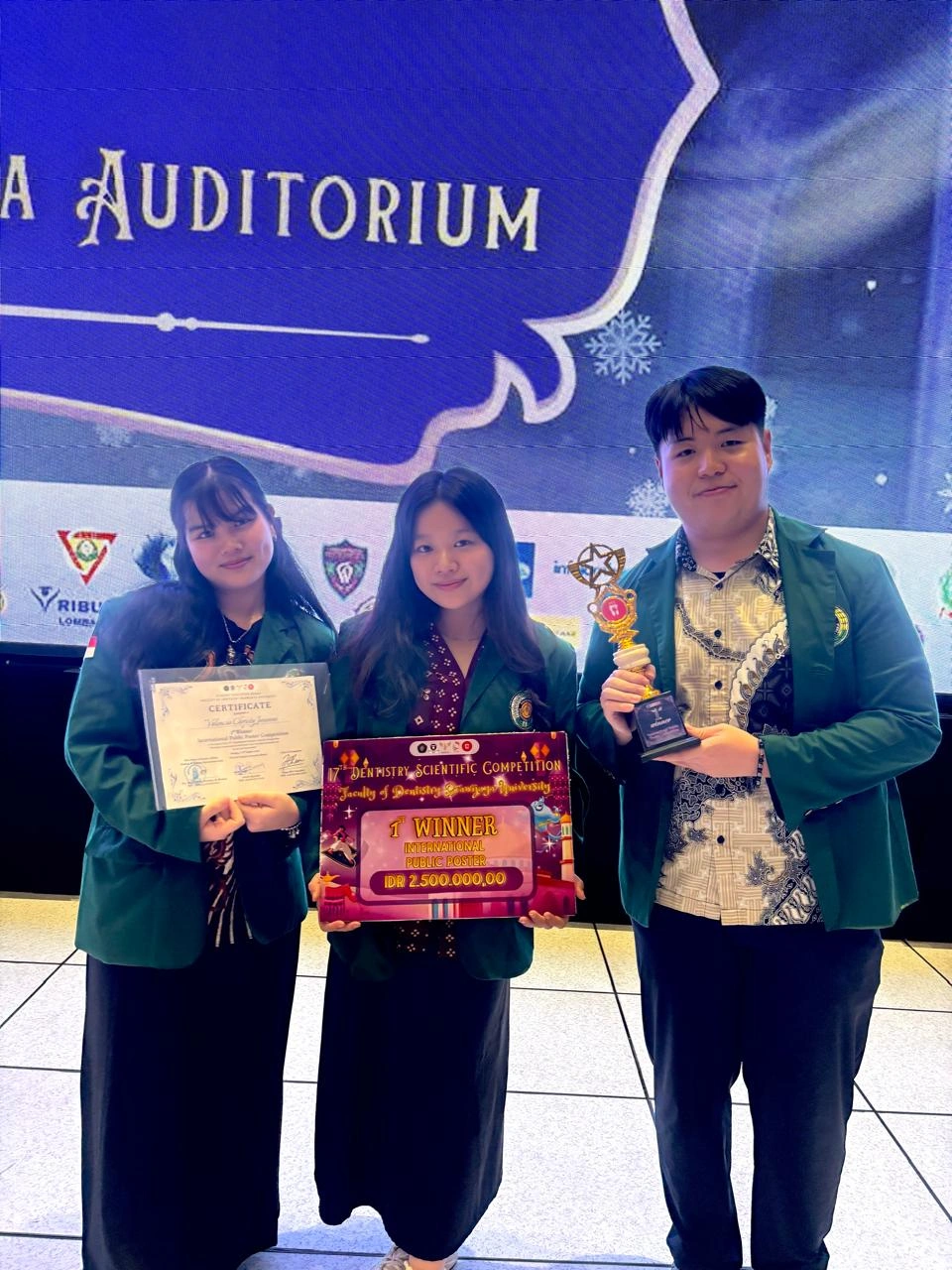 Tim Mahasiswa FKG USU Raih Juara I International Public Poster Competition 2026